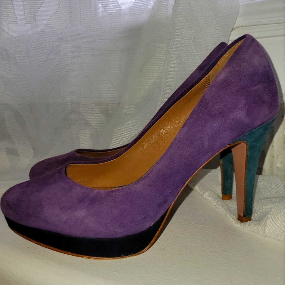 Elie Tahari suede heels